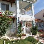 Sea & Roses Beachfront House - Halkidiki Σπίτι διακοπών
