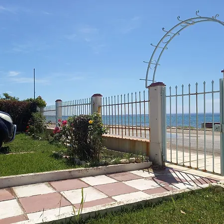 度假居 Sea & Roses Beachfront House - Halkidiki 尼亚·蒙达尼亚