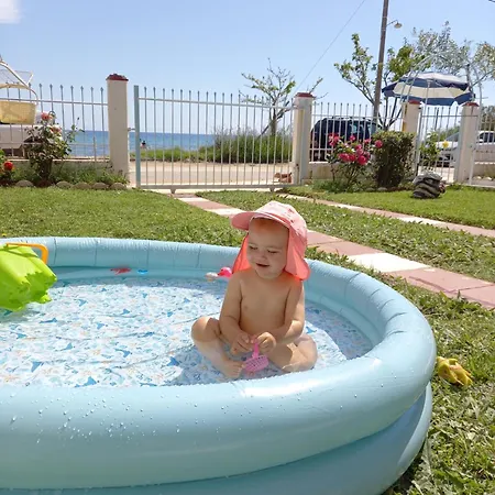Sea & Roses Beachfront House - Halkidiki 度假居 尼亚·蒙达尼亚