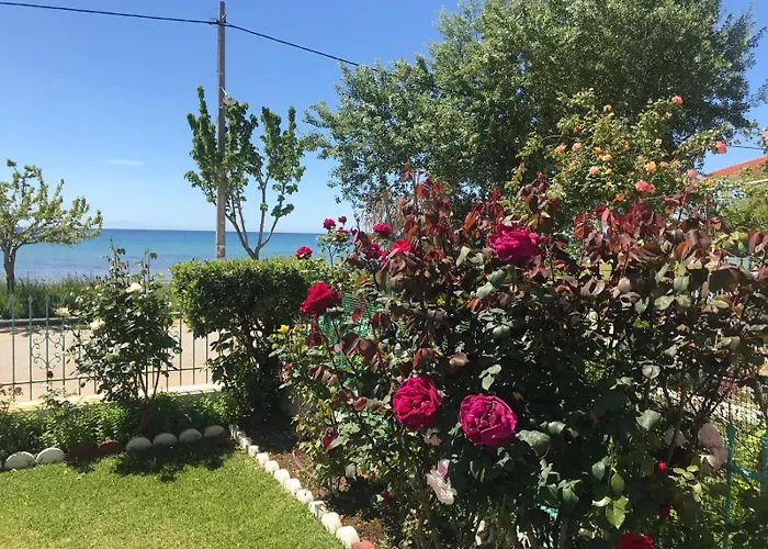 Case de vacanță Sea & Roses Beachfront House - Halkidiki Nea Moudania