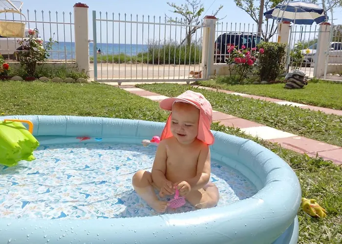 Sea & Roses Beachfront House - Halkidiki Case de vacanță Nea Moudania