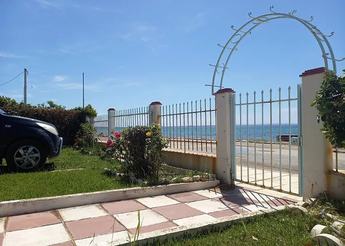 Case de vacanță Sea & Roses Beachfront House - Halkidiki Nea Moudania